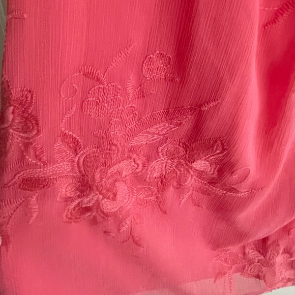 Embroidered peach chiffon top - Picture 2 of 4
